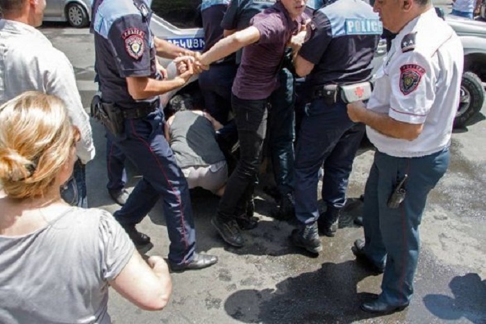 Opposition activists detained in Yerevan